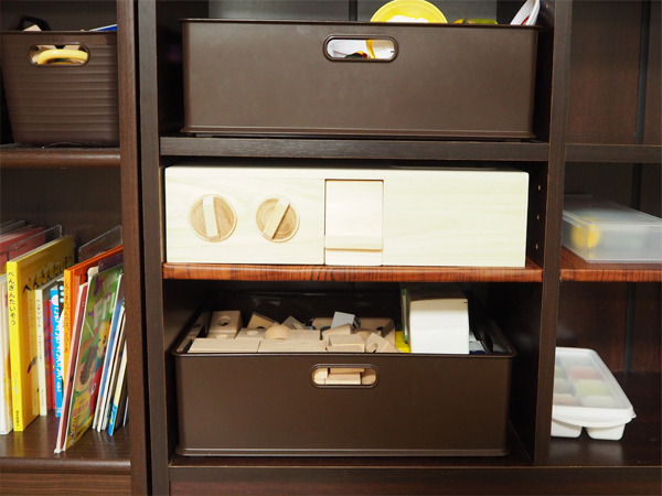 本棚に入るおままごとコンロ