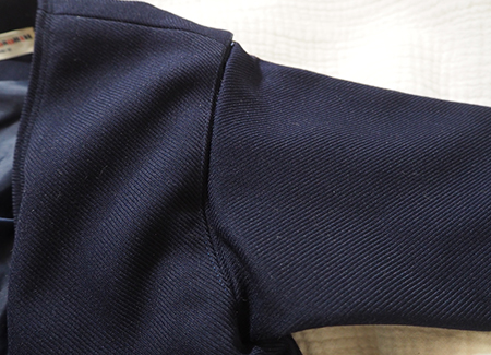 ブレザーの肩上げ