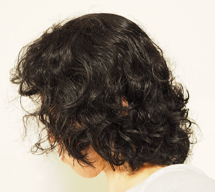 椿油で落ち着かせた天パ くせ毛を活かすヘアスタイル